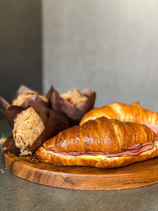 Lonche (croissant y postre)